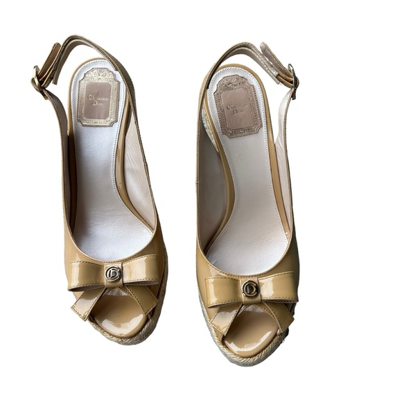 Christian Dior Tan Patent Peep Toe Bow Front Leaver Espadrille Wedges Size 8.5. - Picture 2 of 8